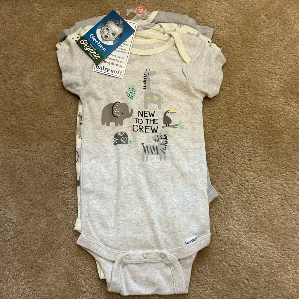 NWT Gerber’s Organic 3-pack Shirt Sleeve Onesies
